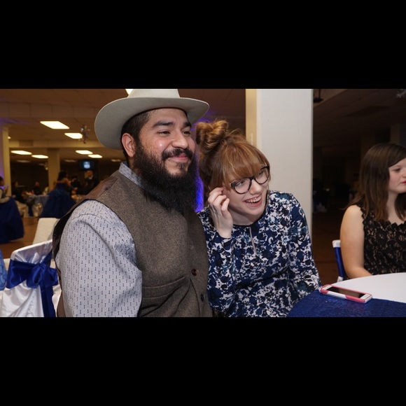 Meet your Posher, Alex - Picture 3 of 6